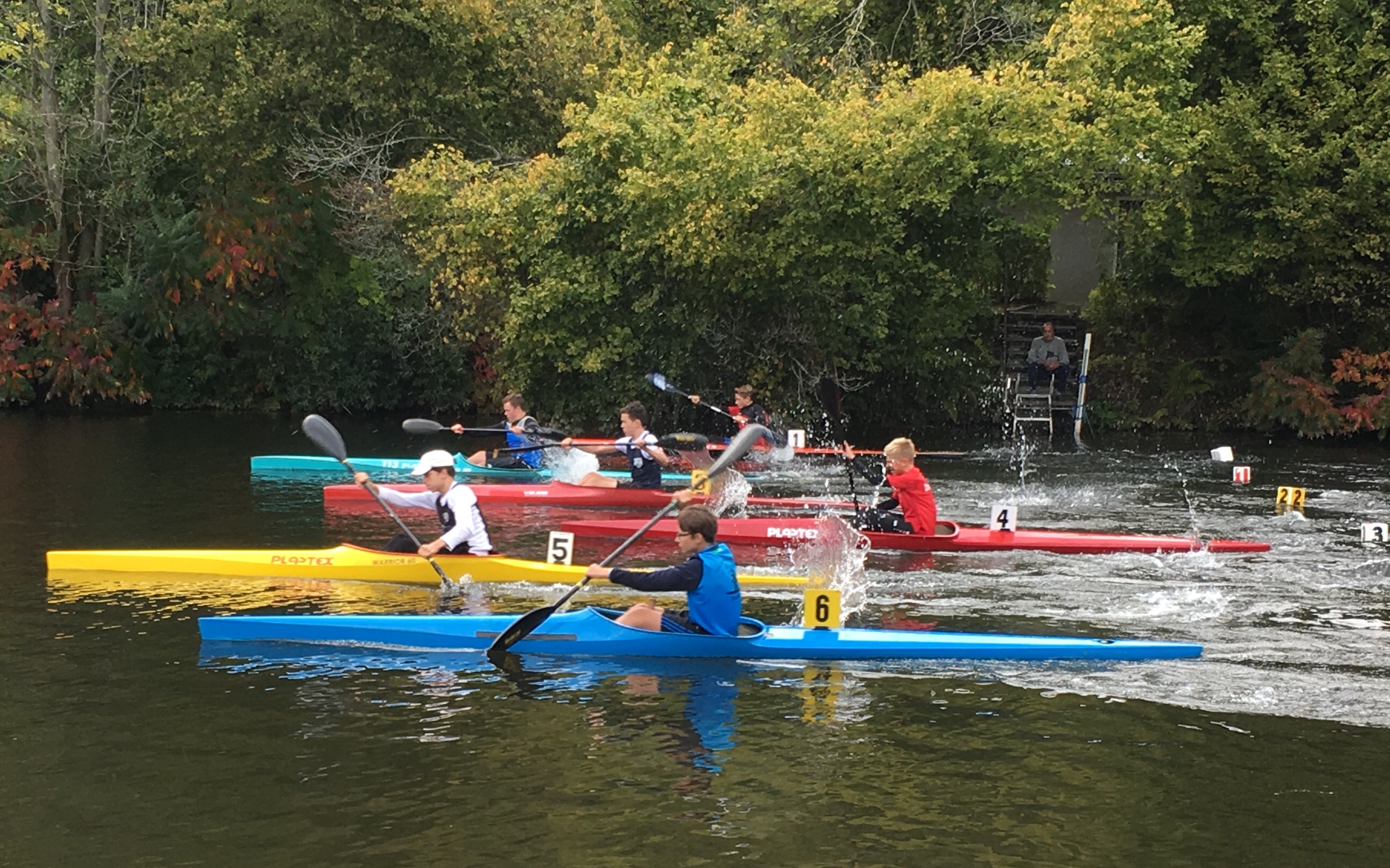 Finallauf Schüler A Staffelrennen über 4 x 200 m im Einerkajak