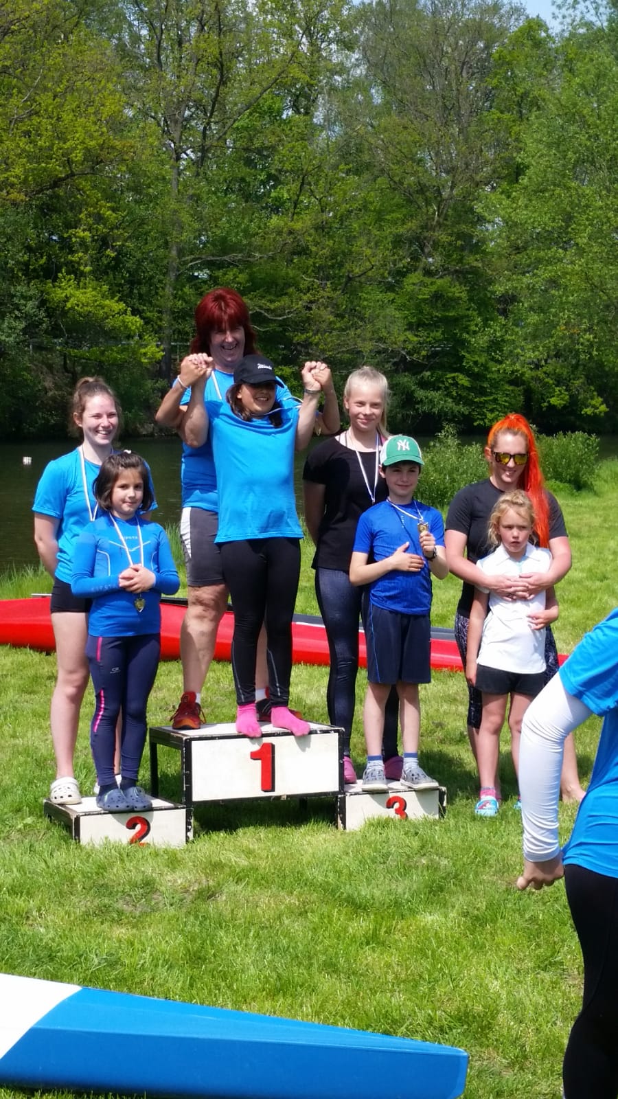 Hinten: Hanna Lotta Neuber, Anette Oehme, Emma Krüger, Dominique Richter; Vorn: Hedda Mehnert, Amelie Oehme, Paul Lissner, Shania Richter (links nach rechts )