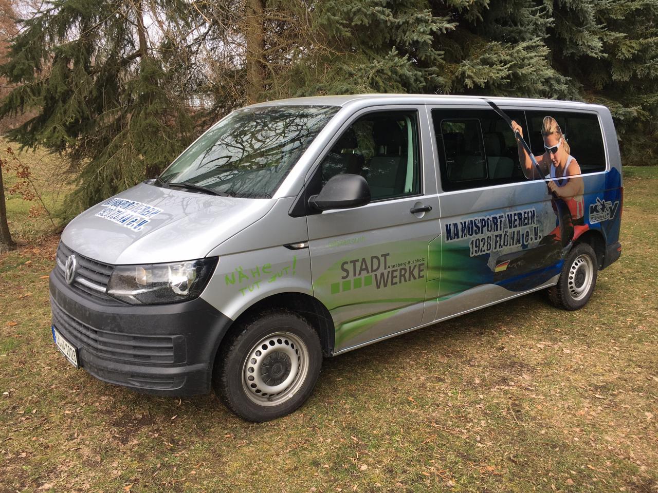 Ansicht Vereinsbus von schr&auml;g vorn